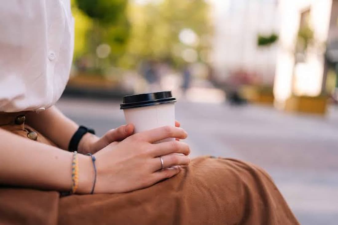 Valget mellem enkeltvæggede og dobbeltvæggede kaffebægre afhænger af serveringen